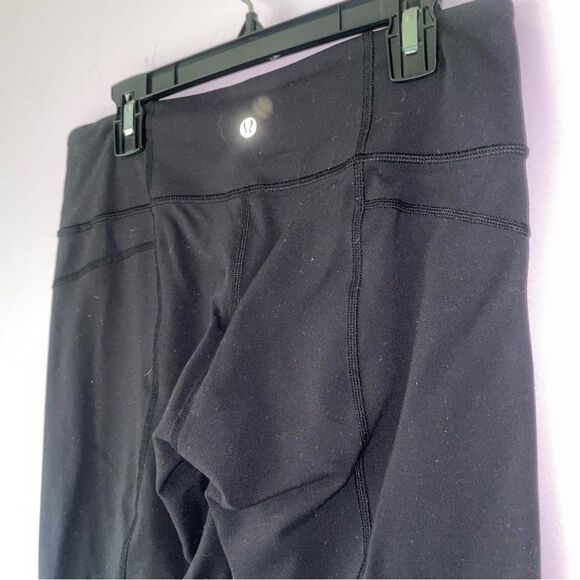 Lululemon Size 6 Black Cropped Leggings Mesh Cutouts Athleisure Gym - Picture 7 of 8